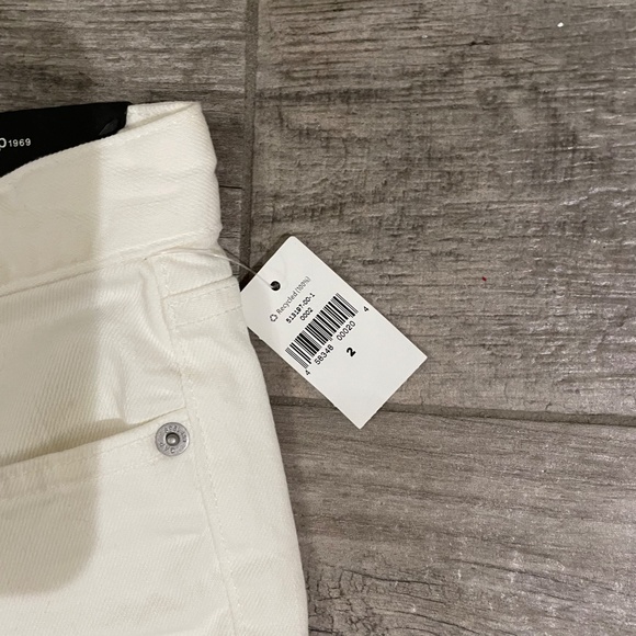 ❤️ GAP SKINNY BERMUDA WHITE CUFFED SHORTS SIZE 26 NEW - Picture 3 of 5